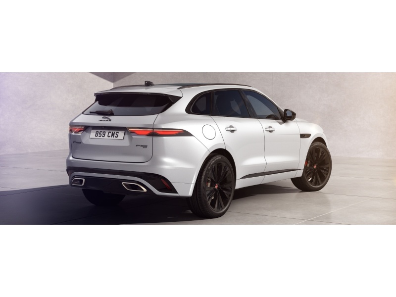 jag_f-pace_22my_03_r-dynamic_black_exterior_rear_3-4_110821